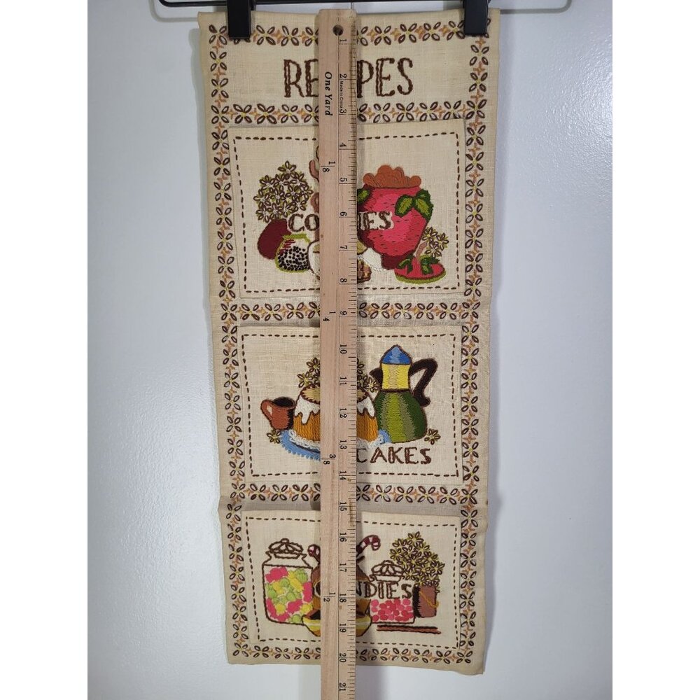 VTG Embroidered Needlecraft Cloth Recipe Card Holder Bucilla Cottage Country 70s - Picture 2 of 11
